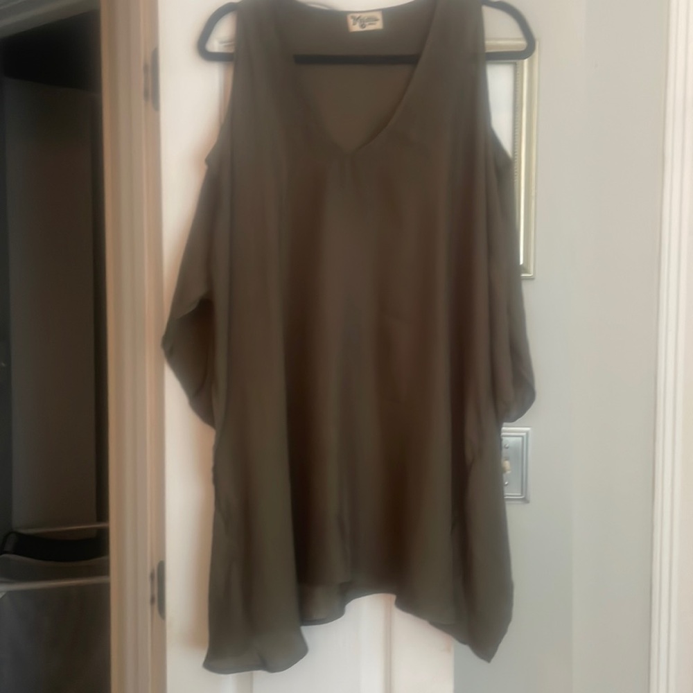 Show Me You MuMu cold shoulder top